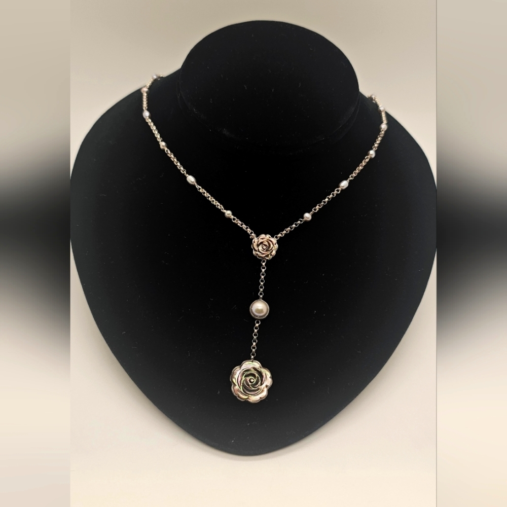 Elegant Rose Pendant Necklace